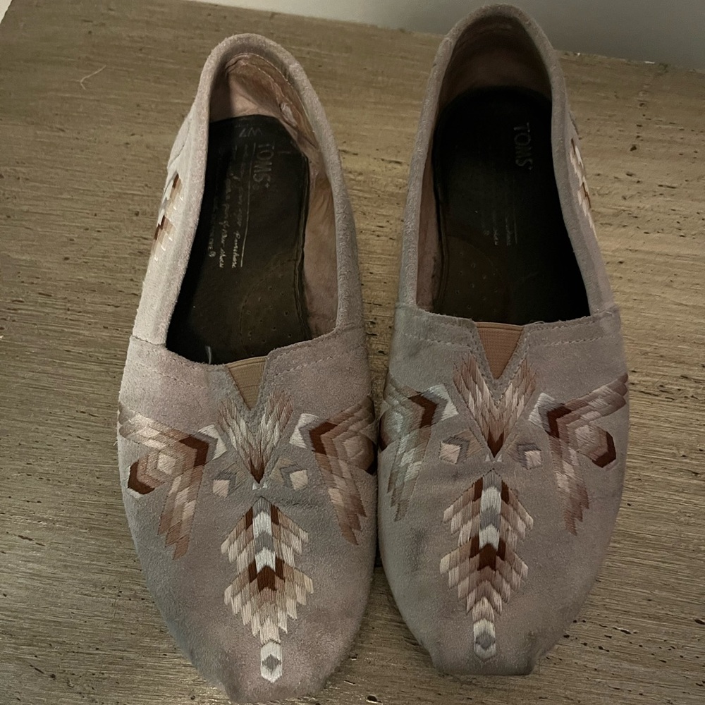 TOMS women’s leather shoes size 6.5